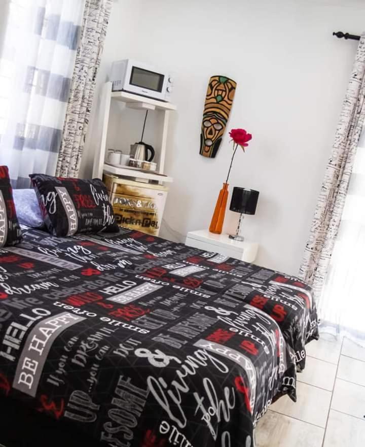 Mykhaya-Your Home Away From Home Kempton Park Exterior photo