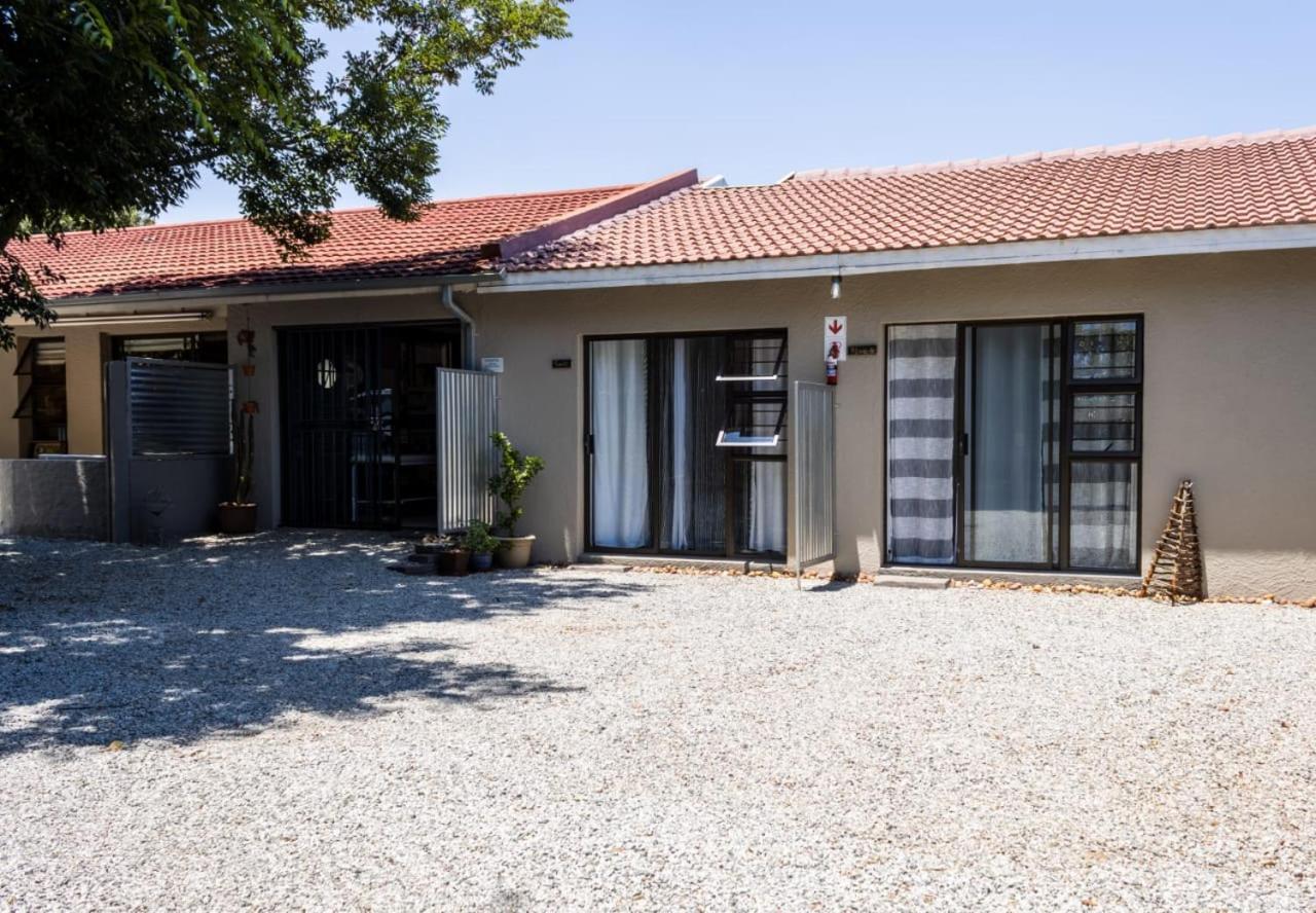Mykhaya-Your Home Away From Home Kempton Park Exterior photo